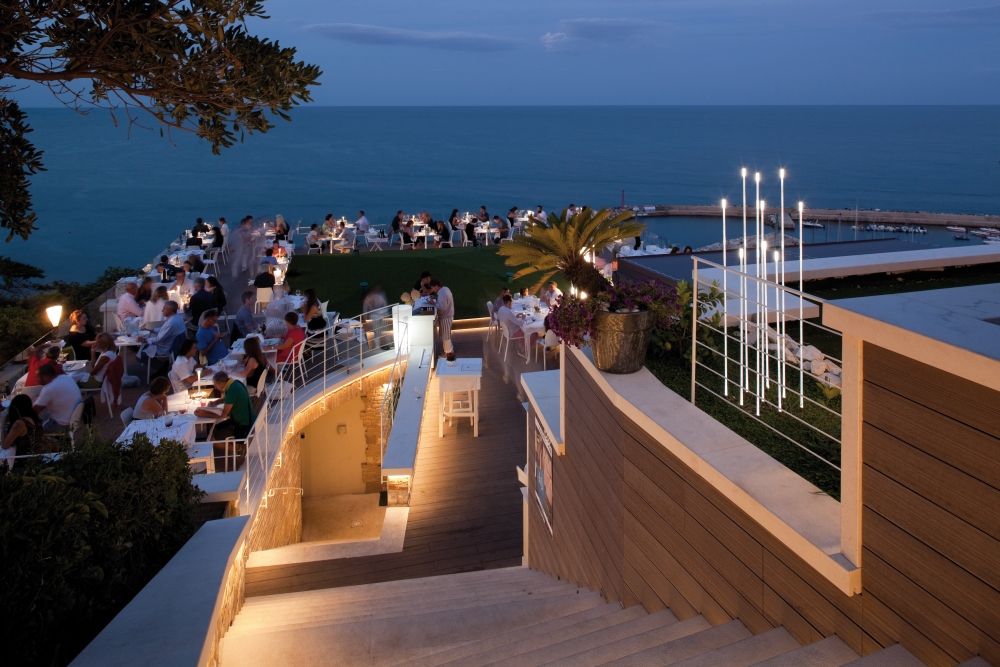 Декоративный светильник iGuzzini Typha Bollard Steel ADT2.713 (1500mm)